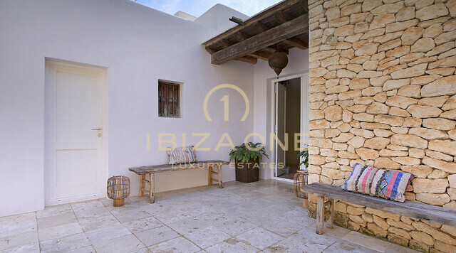 Blakstad Luxe Finca op Ibiza / Can Furnet met uitzicht op Ibiza-stad en de zee te huur, Ibiza