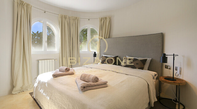 Blakstad Luxe Finca op Ibiza / Can Furnet met uitzicht op Ibiza-stad en de zee te huur, Ibiza