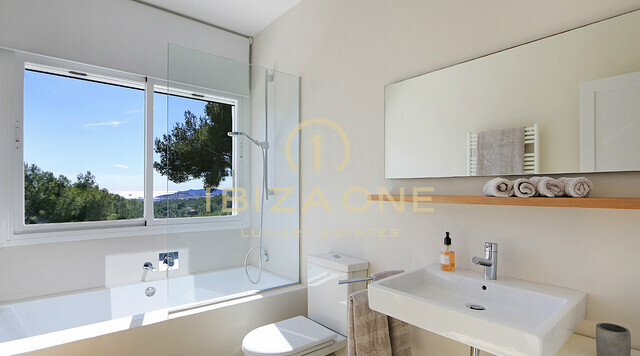 Blakstad Luxe Finca op Ibiza / Can Furnet met uitzicht op Ibiza-stad en de zee te huur, Ibiza