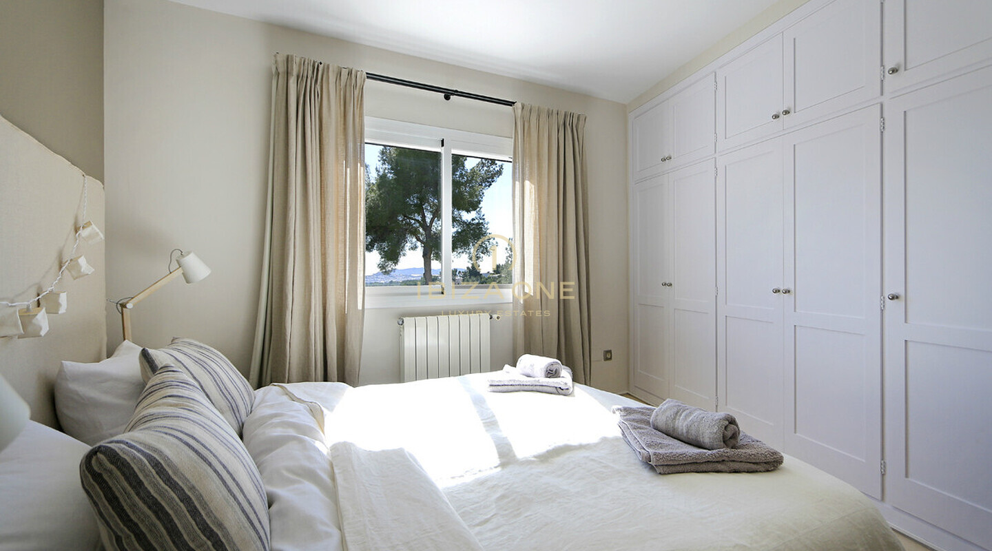 Blakstad Luxe Finca op Ibiza / Can Furnet met uitzicht op Ibiza-stad en de zee te huur, Ibiza