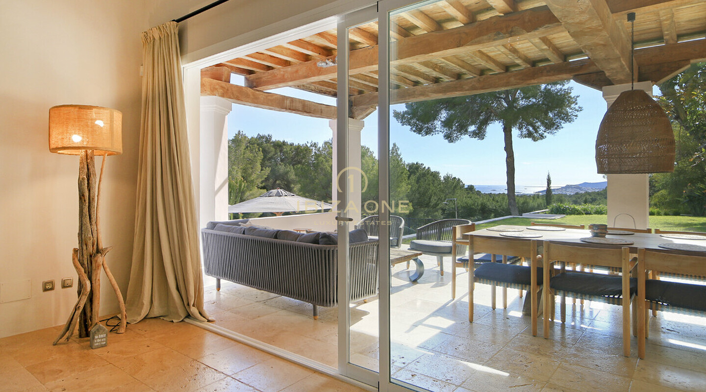 Blakstad Luxe Finca op Ibiza / Can Furnet met uitzicht op Ibiza-stad en de zee te huur, Ibiza