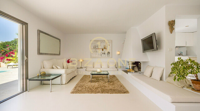2 luxury bedroom villa in Ibiza near Cap Martinet with sea views close to Ibiza for rent, Ibiza
