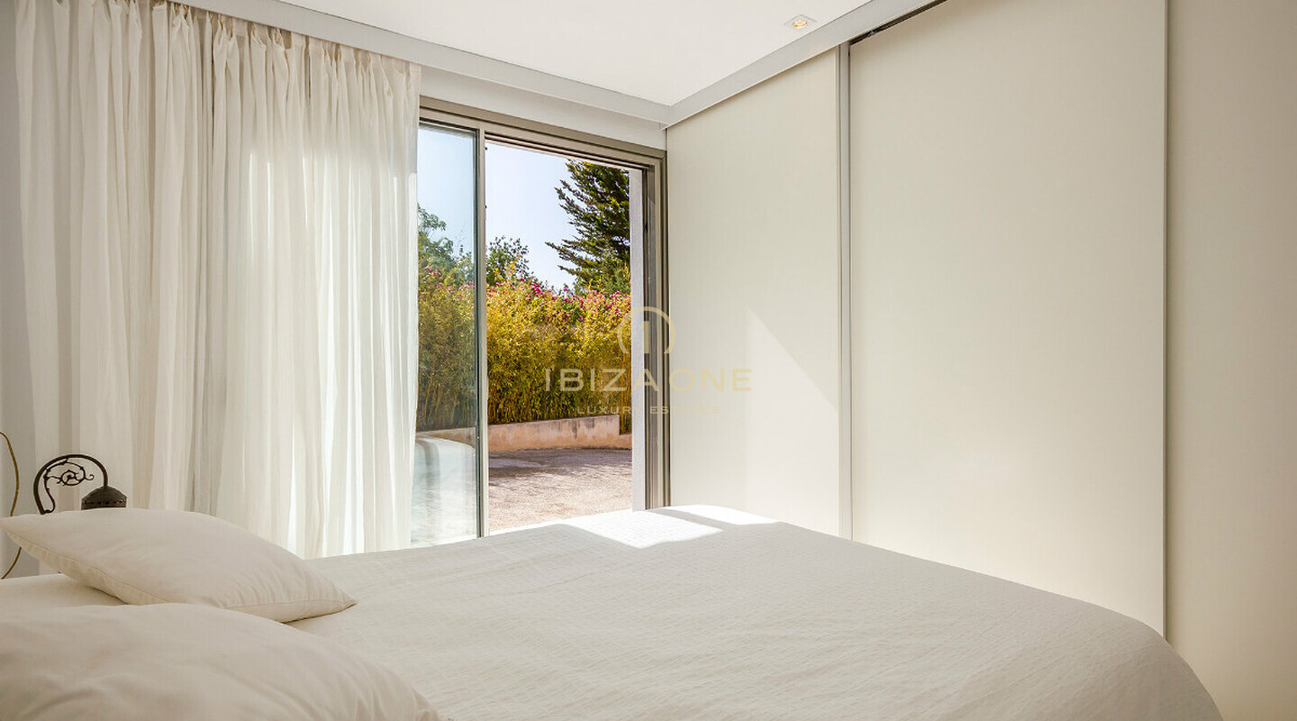 2 luxury bedroom villa in Ibiza near Cap Martinet with sea views close to Ibiza for rent, Ibiza