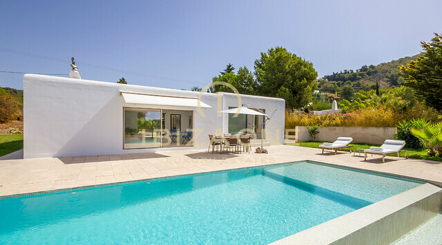 Luxe villa met 2 slaapkamers op Ibiza, vlakbij Cap Martinet, met uitzicht op zee, te huur in de buurt van Ibiza, Ibiza