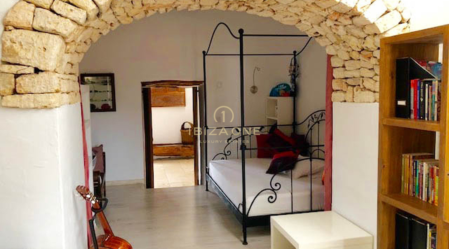 Красивая усадьба на Ибице недалеко от Сан-Карлоса в долине Морна с гостевым домом на продажу, Ибица - Красивая усадьба на Ибице недалеко от Сан-Карлоса в долине Морна с гостевым домом в аренду, Ибица