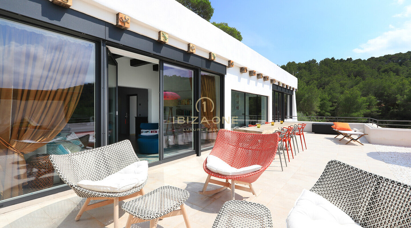 Luxuriöse Finca im Blakstad Design in Ibiza zu vermieten und zu verkaufen - komplett neu renoviert