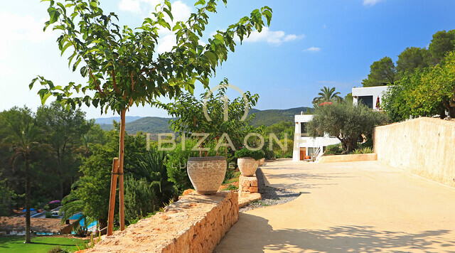 Luxe Blakstad design finca te huur en te koop op Ibiza - volledig gerenoveerd