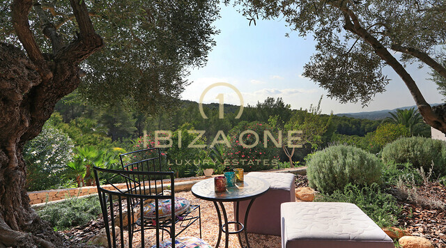 Finca design de luxe Blakstad à louer et à vendre à Ibiza - entièrement rénovée