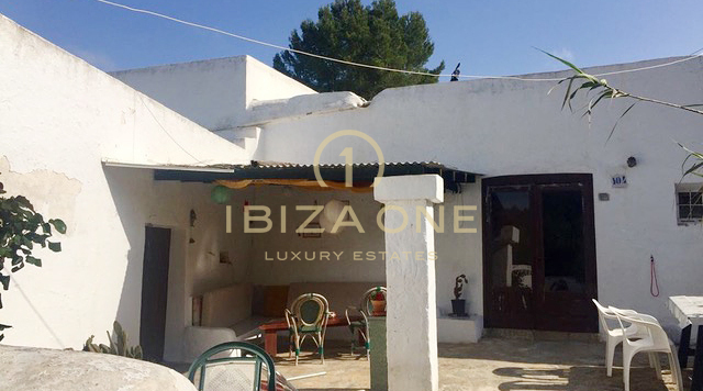 Ursprüngliche Finca zum Renovieren auf Ibiza in ruhiger Lage mit atemberaubender Aussicht über das Morna-Tal zu verkaufen, Ibiza - Ursprüngliche Finca zum Renovieren auf Ibiza in ruhiger Lage mit atemberaubender Aussicht über das Morna-Tal zu vermieten, Ibiza