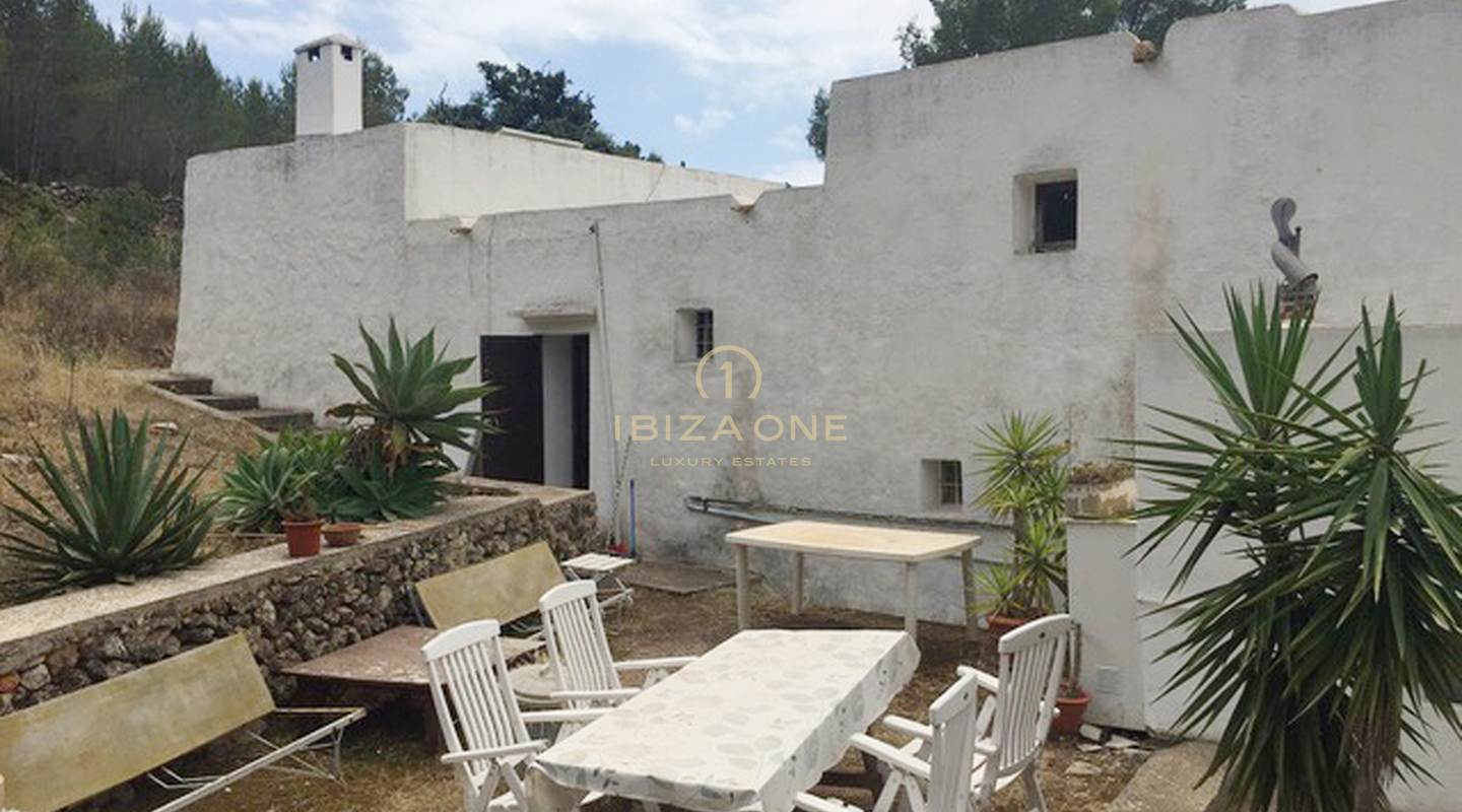 Ursprüngliche Finca zum Renovieren auf Ibiza in ruhiger Lage mit atemberaubender Aussicht über das Morna-Tal zu verkaufen, Ibiza - Ursprüngliche Finca zum Renovieren auf Ibiza in ruhiger Lage mit atemberaubender Aussicht über das Morna-Tal zu vermieten, Ibiza