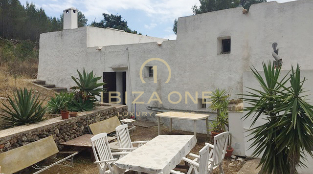 Ursprüngliche Finca zum Renovieren auf Ibiza in ruhiger Lage mit atemberaubender Aussicht über das Morna-Tal zu verkaufen, Ibiza - Ursprüngliche Finca zum Renovieren auf Ibiza in ruhiger Lage mit atemberaubender Aussicht über das Morna-Tal zu vermieten, Ibiza