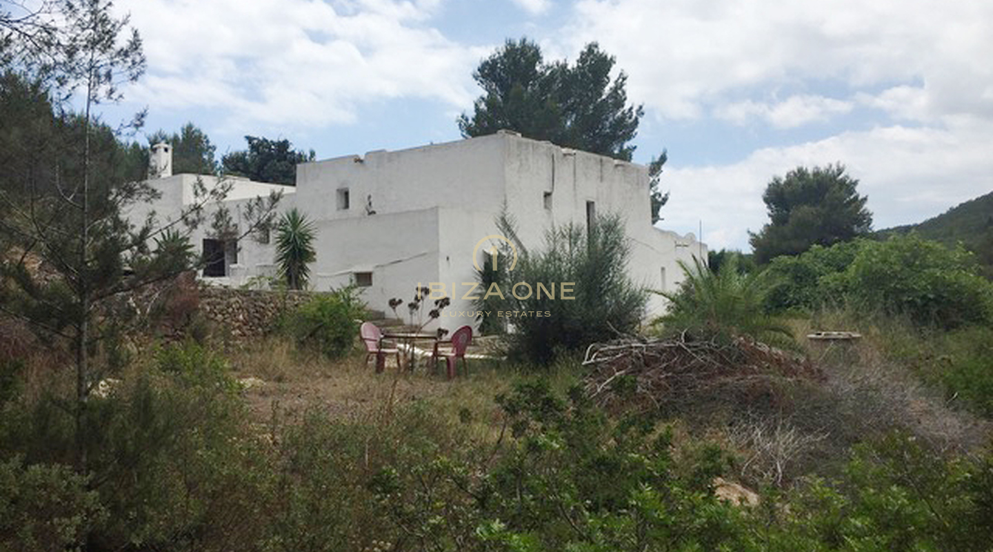 Ursprüngliche Finca zum Renovieren auf Ibiza in ruhiger Lage mit atemberaubender Aussicht über das Morna-Tal zu verkaufen, Ibiza - Ursprüngliche Finca zum Renovieren auf Ibiza in ruhiger Lage mit atemberaubender Aussicht über das Morna-Tal zu vermieten, Ibiza