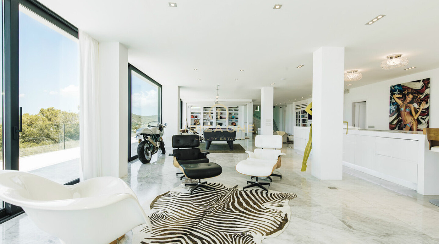 Villa de luxe moderne près d'Ibiza avec vue sur la mer et la ville d'Ibiza à louer et cette villa de luxe est à vendre, Ibiza - Villa de luxe moderne près d'Ibiza avec vue sur la mer et la ville d'Ibiza à louer et cette villa de luxe est à louer, Ibiza