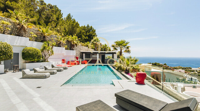 Moderne Luxusvilla in der Nähe von Ibiza mit Blick auf das Meer und Ibiza-Stadt zu vermieten und diese Luxusvilla steht zum Verkauf, Ibiza - Moderne Luxusvilla in der Nähe von Ibiza mit Blick auf das Meer und Ibiza-Stadt zu vermieten und diese Luxusvilla steht zum Verkauf, Ibiza
