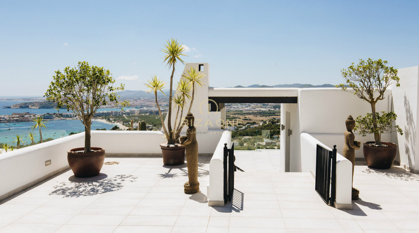 Villa de luxe moderne près d'Ibiza avec vue sur la mer et la ville d'Ibiza à louer et cette villa de luxe est à vendre, Ibiza - Villa de luxe moderne près d'Ibiza avec vue sur la mer et la ville d'Ibiza à louer et cette villa de luxe est à louer, Ibiza