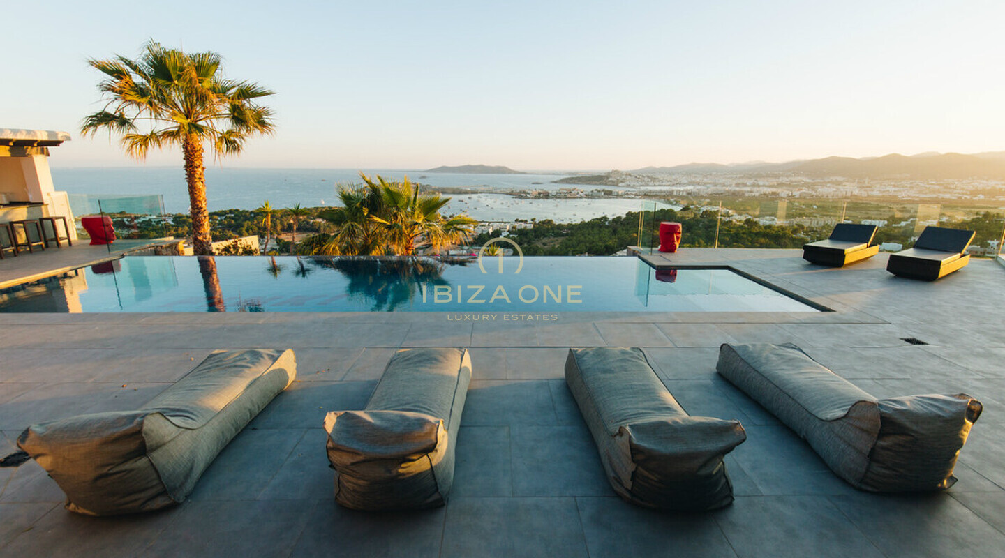 Villa de luxe moderne près d'Ibiza avec vue sur la mer et la ville d'Ibiza à louer et cette villa de luxe est à vendre, Ibiza - Villa de luxe moderne près d'Ibiza avec vue sur la mer et la ville d'Ibiza à louer et cette villa de luxe est à louer, Ibiza