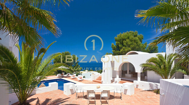 Luxueuse villa avec vue sur la mer à vendre à Calo d'en Real, Ibiza