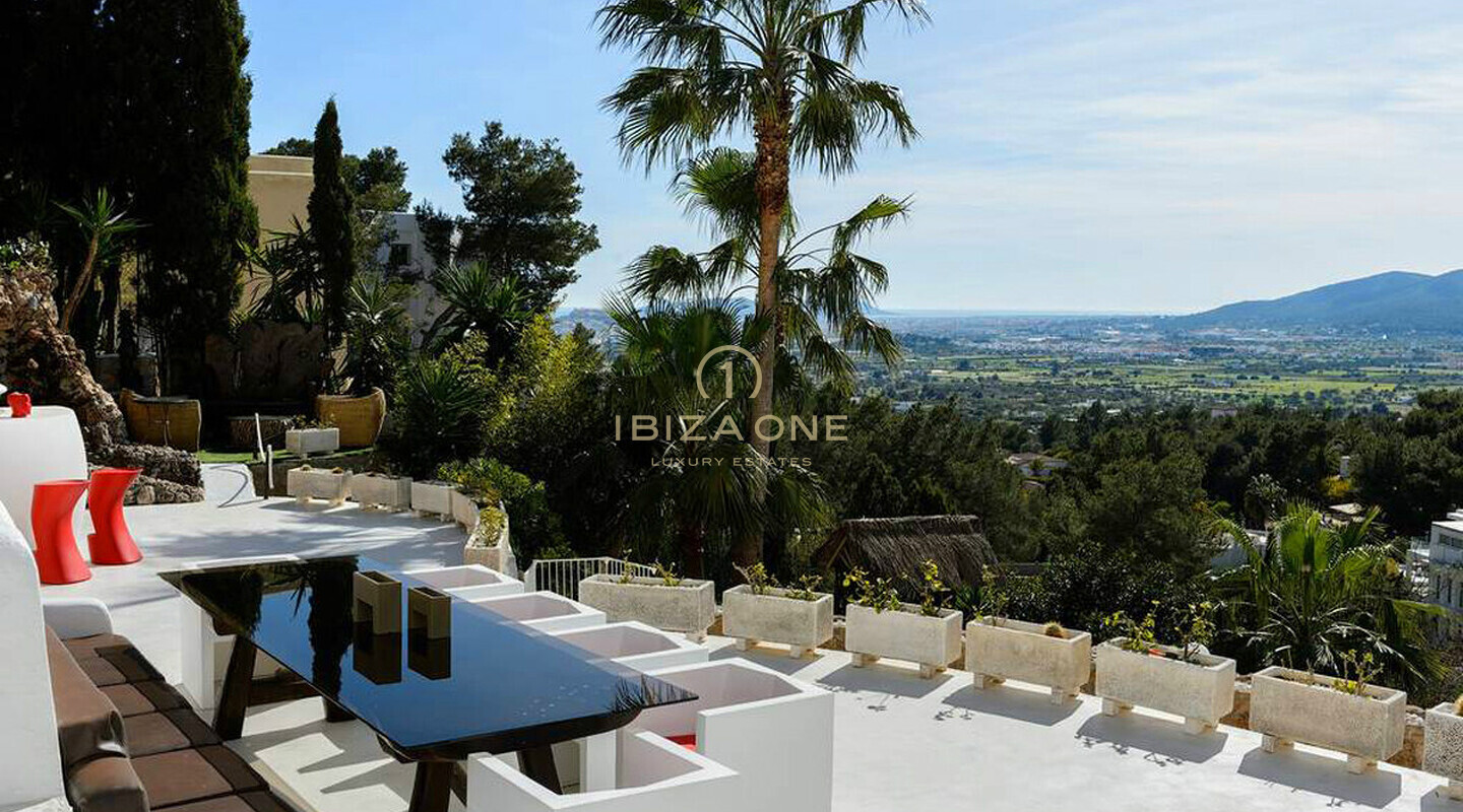 Espaciosa villa de lujo con vistas al mar y panorama de Dalt Vila en alquiler a largo plazo en Can Furnet, Ibiza - esta mansión de lujo en venta