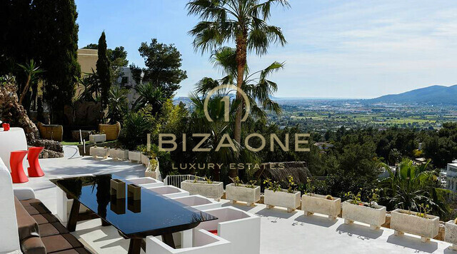 Spacious Luxury Villa with Sea Views and Dalt Vila Panorama for Long-Term Rental in Can Furnet, Ibiza - this Luxury Mansion for sale