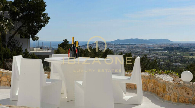 Spacious Luxury Villa with Sea Views and Dalt Vila Panorama for Long-Term Rental in Can Furnet, Ibiza - this Luxury Mansion for sale