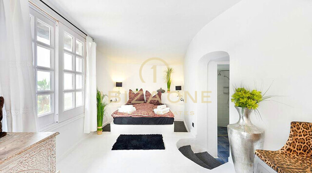 Spaziosa villa di lusso con vista sul mare e panorama di Dalt Vila per affitto a lungo termine a Can Furnet, Ibiza - questa villa di lusso è in vendita