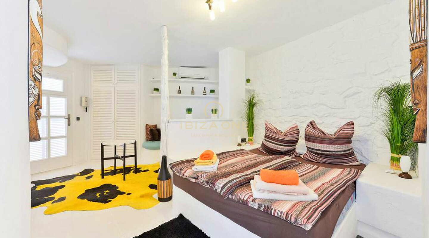 Geräumige Luxusvilla mit Meerblick und Dalt Vila-Panorama zur Langzeitmiete in Can Furnet, Ibiza – diese Luxusvilla steht zum Verkauf