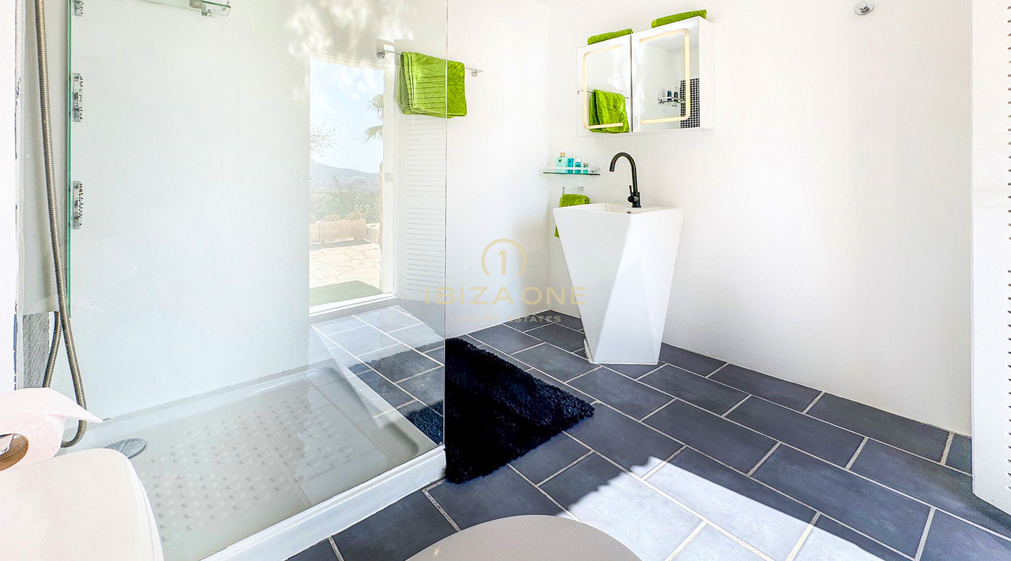 Spacious Luxury Villa with Sea Views and Dalt Vila Panorama for Long-Term Rental in Can Furnet, Ibiza - this Luxury Mansion for sale