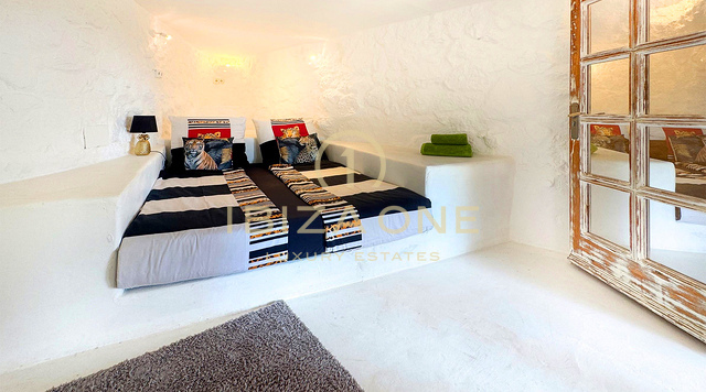 Spacious Luxury Villa with Sea Views and Dalt Vila Panorama for Long-Term Rental in Can Furnet, Ibiza - this Luxury Mansion for sale