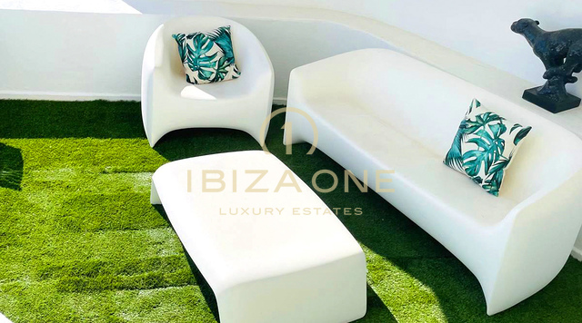 Spacious Luxury Villa with Sea Views and Dalt Vila Panorama for Long-Term Rental in Can Furnet, Ibiza - this Luxury Mansion for sale