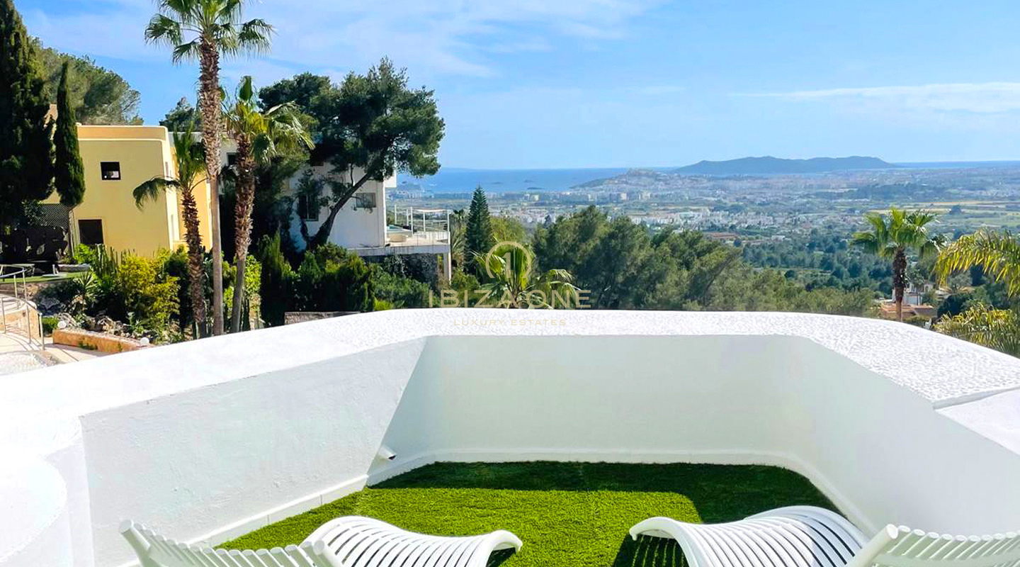 Espaciosa villa de lujo con vistas al mar y panorama de Dalt Vila en alquiler a largo plazo en Can Furnet, Ibiza - esta mansión de lujo en venta