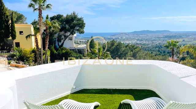 Espaciosa villa de lujo con vistas al mar y panorama de Dalt Vila en alquiler a largo plazo en Can Furnet, Ibiza - esta mansión de lujo en venta