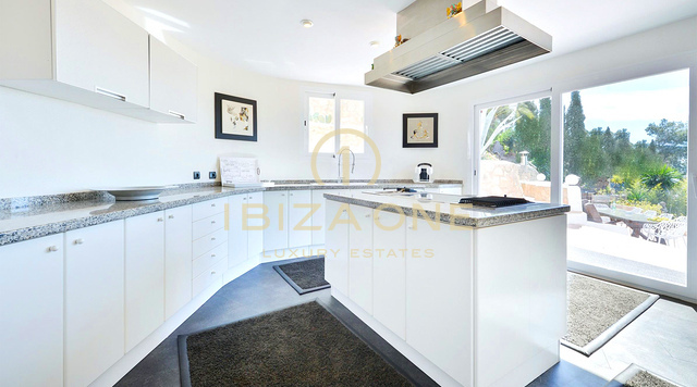 Spacious Luxury Villa with Sea Views and Dalt Vila Panorama for Long-Term Rental in Can Furnet, Ibiza - this Luxury Mansion for sale