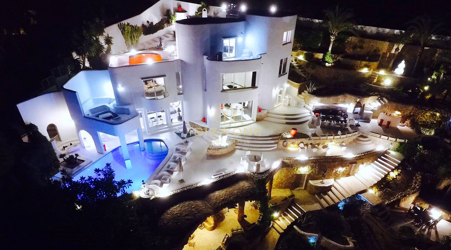 Espaciosa villa de lujo con vistas al mar y panorama de Dalt Vila en alquiler a largo plazo en Can Furnet, Ibiza - esta mansión de lujo en venta