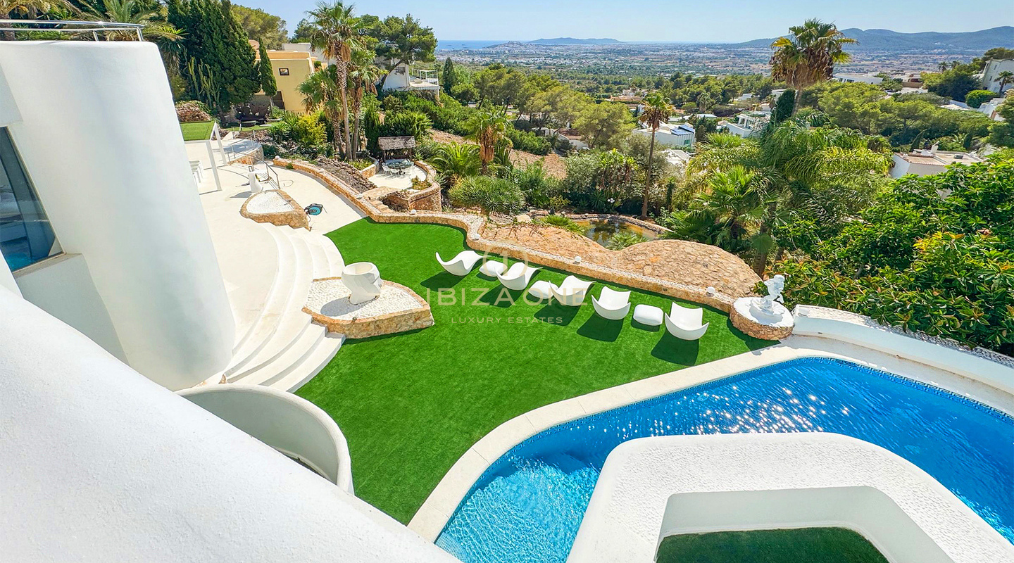 Spaziosa villa di lusso con vista sul mare e panorama di Dalt Vila per affitto a lungo termine a Can Furnet, Ibiza - questa villa di lusso è in vendita