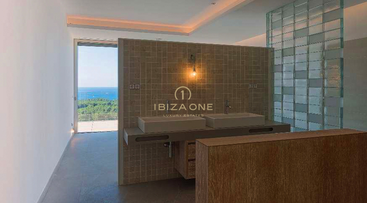 Luxe villa met spectaculair uitzicht op zee op Ibiza te koop, Ibiza