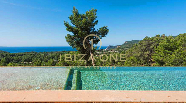 Luxe villa met spectaculair uitzicht op zee op Ibiza te koop, Ibiza