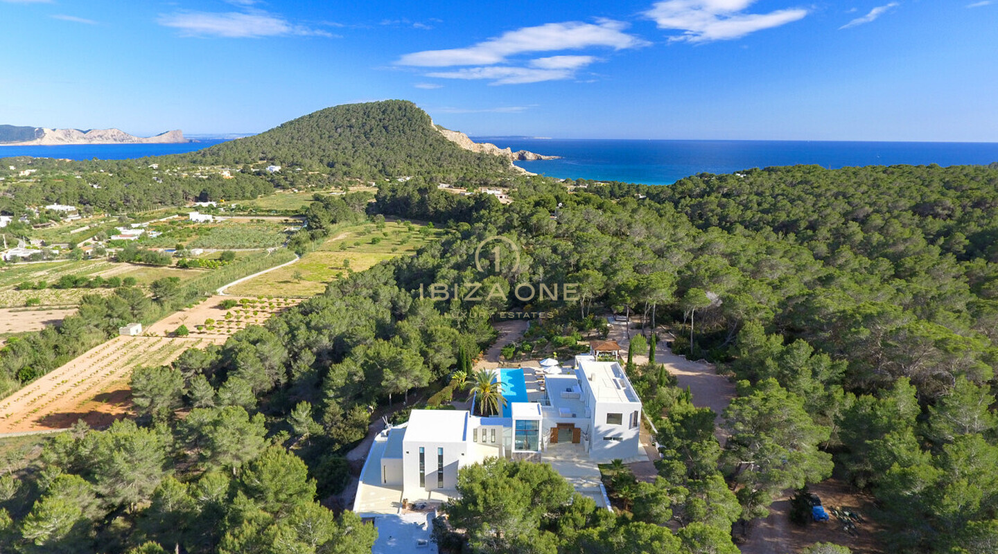 Moderna villa di lusso per le vacanze in affitto nella prestigiosa zona di Cala Jondal, Ibiza