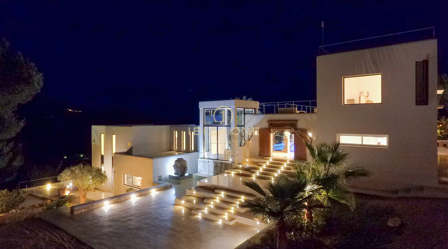 Moderna villa di lusso per le vacanze in affitto nella prestigiosa zona di Cala Jondal, Ibiza