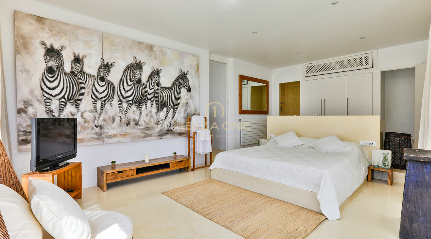 Moderne Luxus-Ferienvilla zu vermieten in der prestigeträchtigen Gegend Cala Jondal, Ibiza