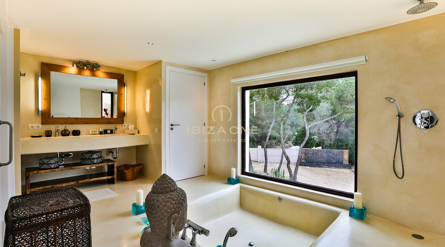 Moderna villa di lusso per le vacanze in affitto nella prestigiosa zona di Cala Jondal, Ibiza
