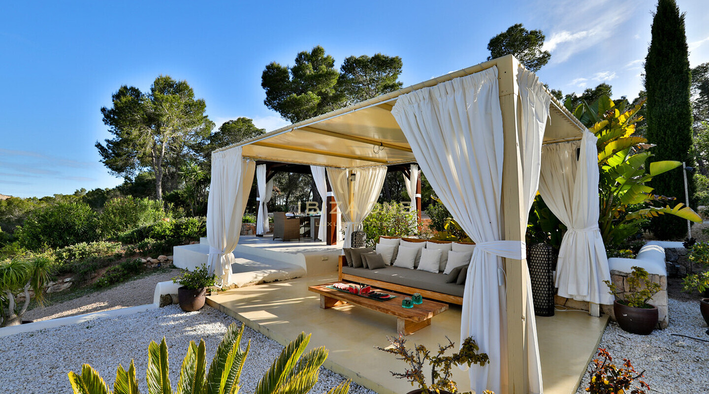 Villa de vacances de luxe moderne à louer dans le prestigieux quartier de Cala Jondal, Ibiza