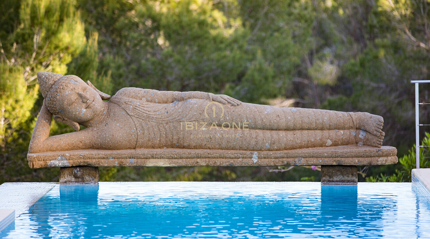 Moderne Luxus-Ferienvilla zu vermieten in der prestigeträchtigen Gegend Cala Jondal, Ibiza