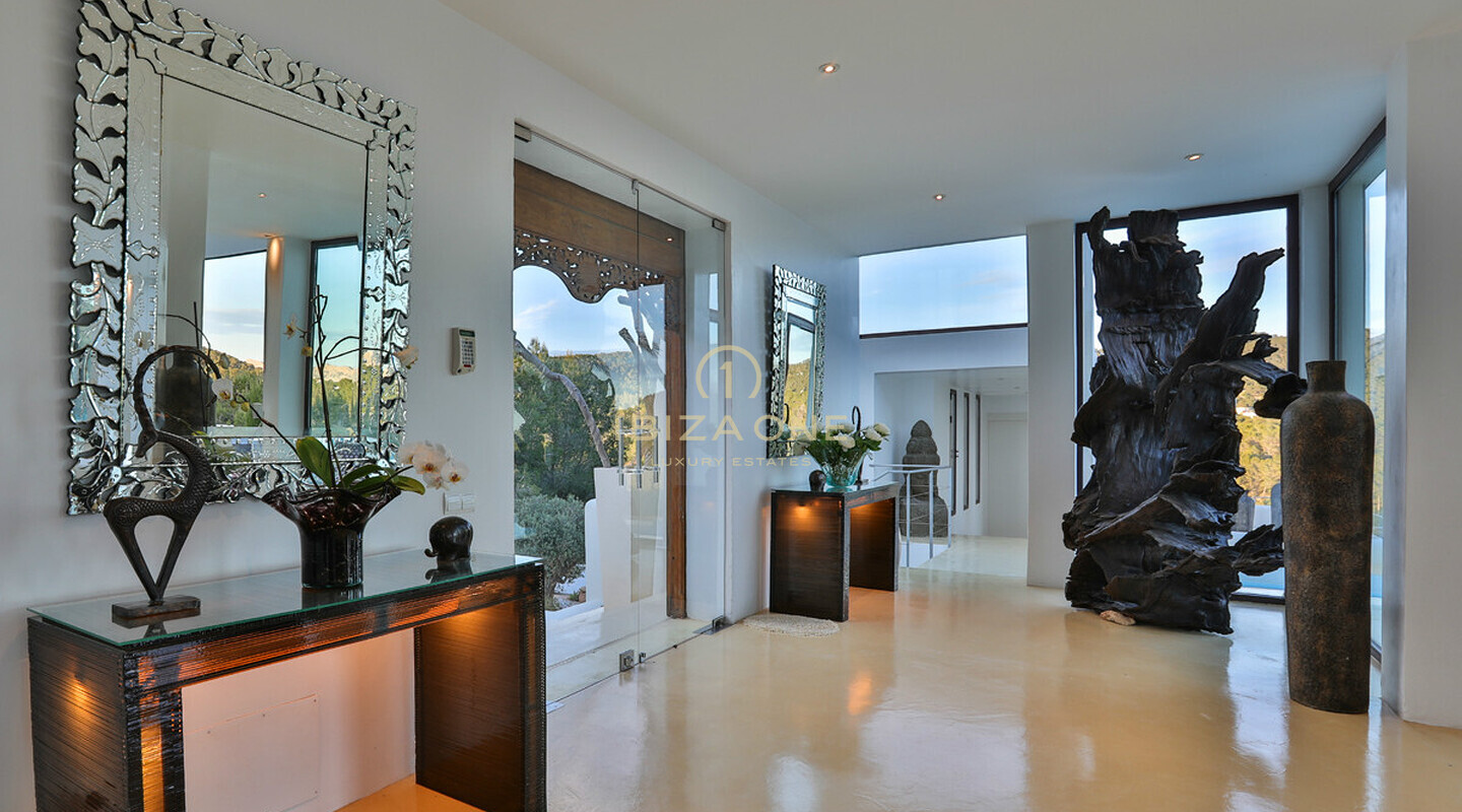 Moderna villa de lujo para vacaciones en alquiler en la prestigiosa zona de Cala Jondal, Ibiza