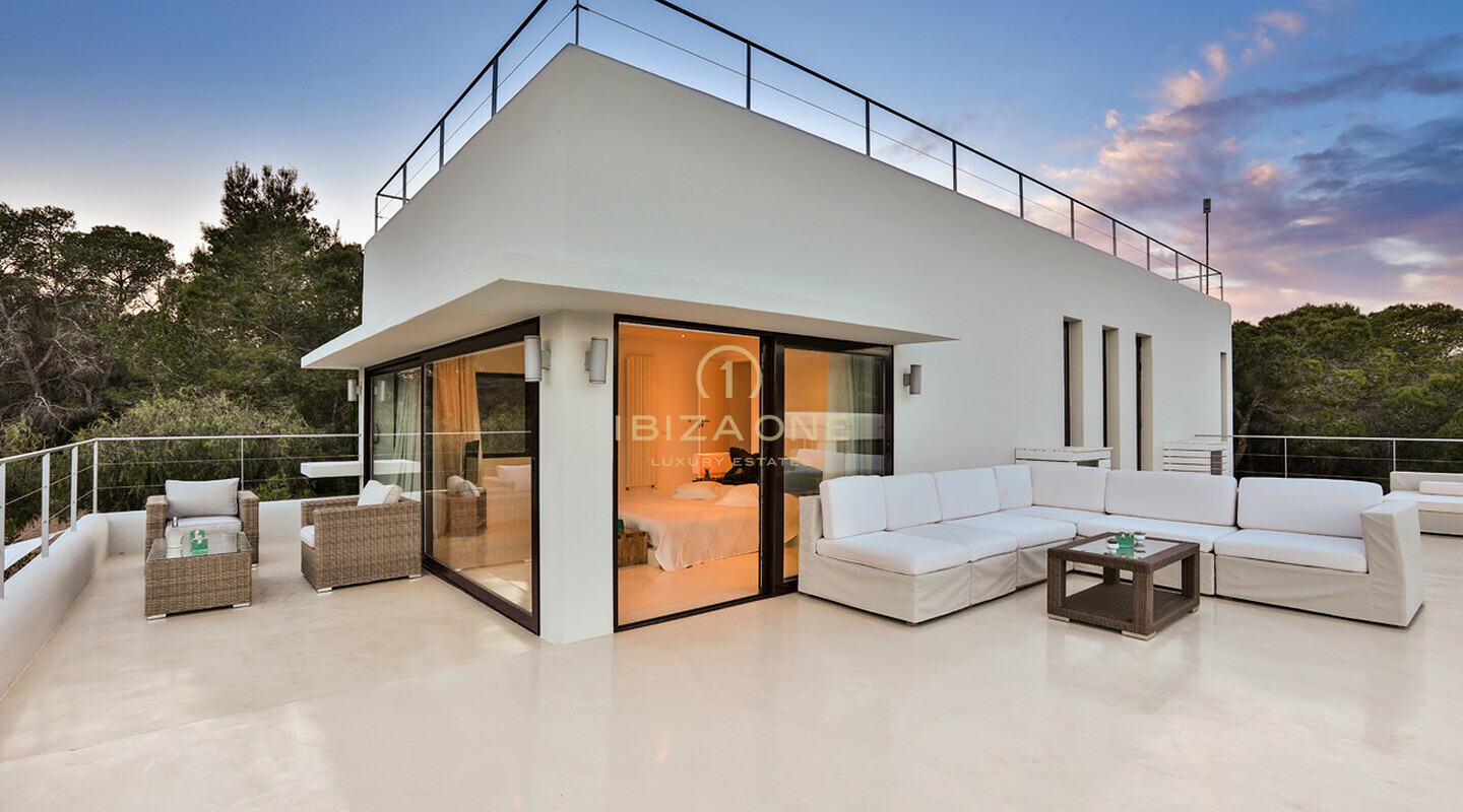 Moderna villa de lujo para vacaciones en alquiler en la prestigiosa zona de Cala Jondal, Ibiza