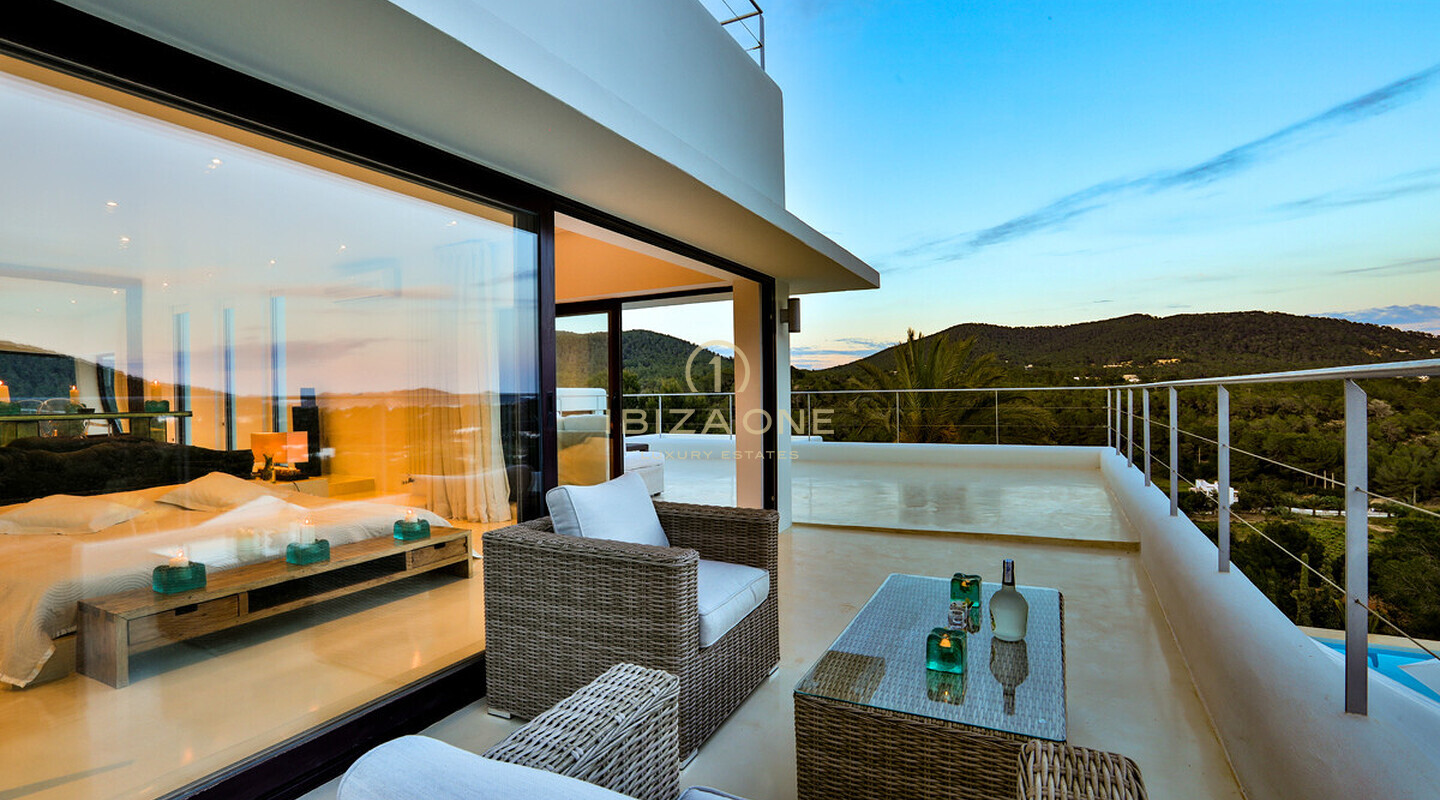 Moderna villa de lujo para vacaciones en alquiler en la prestigiosa zona de Cala Jondal, Ibiza