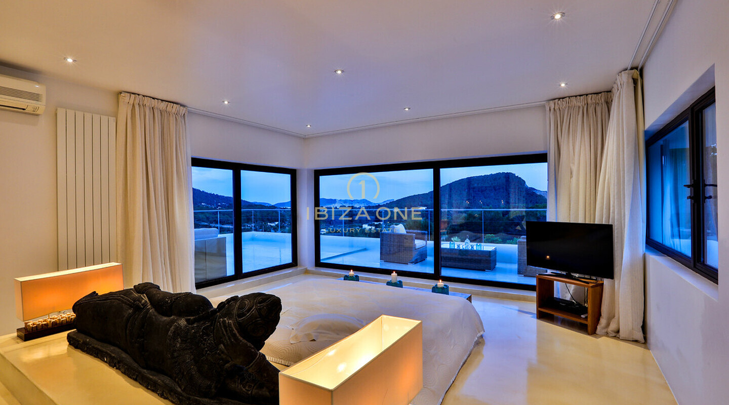 Moderne luxe vakantievilla te huur in de prestigieuze wijk Cala Jondal, Ibiza