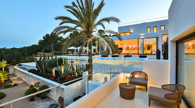 Moderna villa di lusso per le vacanze in affitto nella prestigiosa zona di Cala Jondal, Ibiza