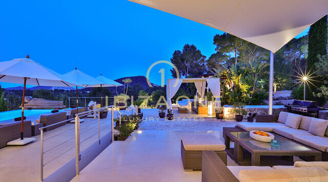 Moderne luxe vakantievilla te huur in de prestigieuze wijk Cala Jondal, Ibiza