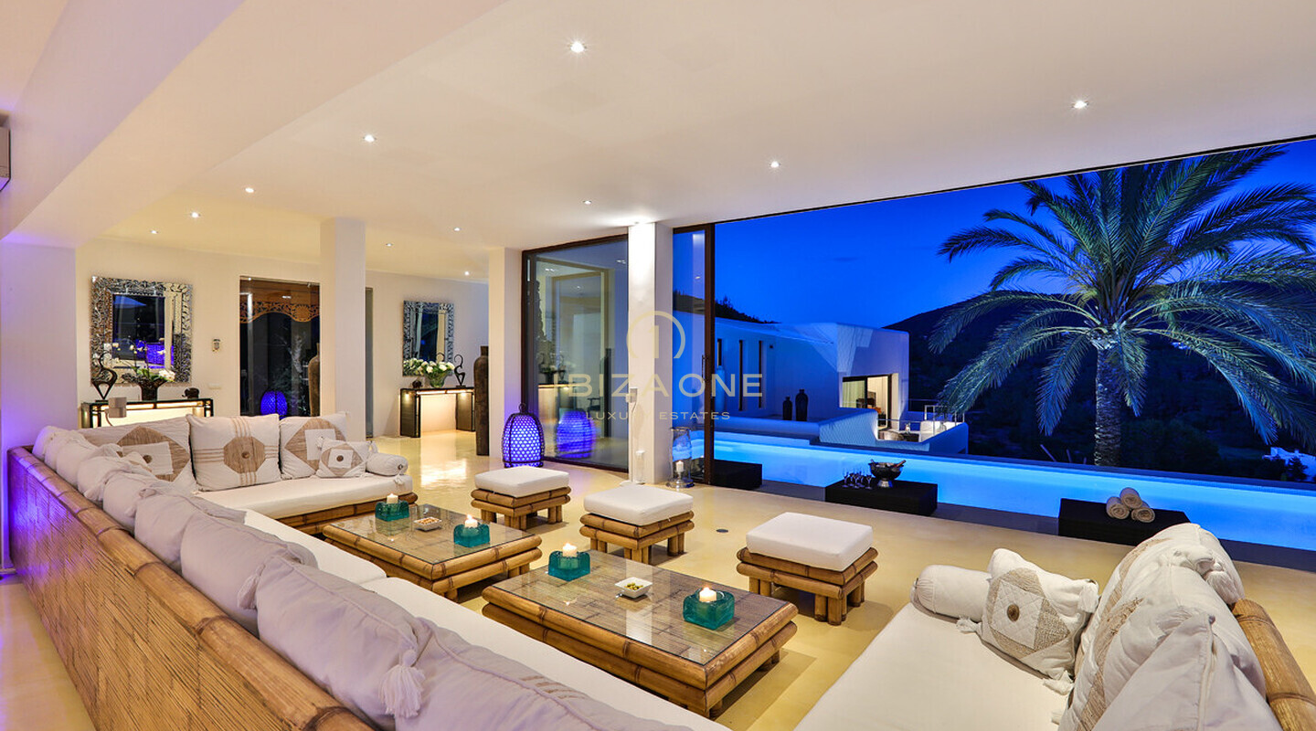 Moderne Luxus-Ferienvilla zu vermieten in der prestigeträchtigen Gegend Cala Jondal, Ibiza