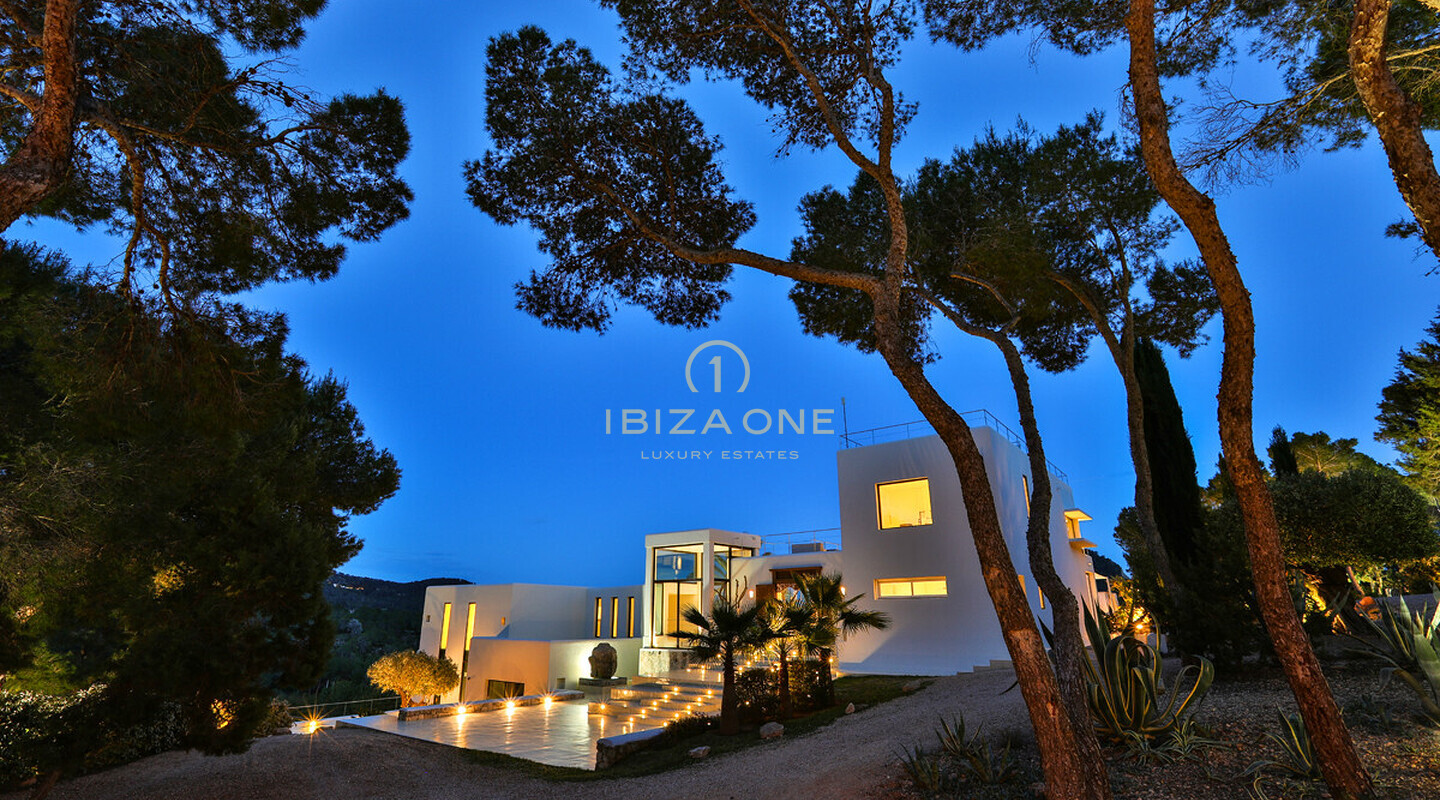 Moderna villa di lusso per le vacanze in affitto nella prestigiosa zona di Cala Jondal, Ibiza